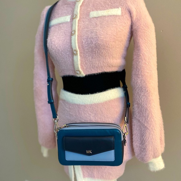 Michael Kors Handbags - ❤️💙sale💙❤️MK camera bag
